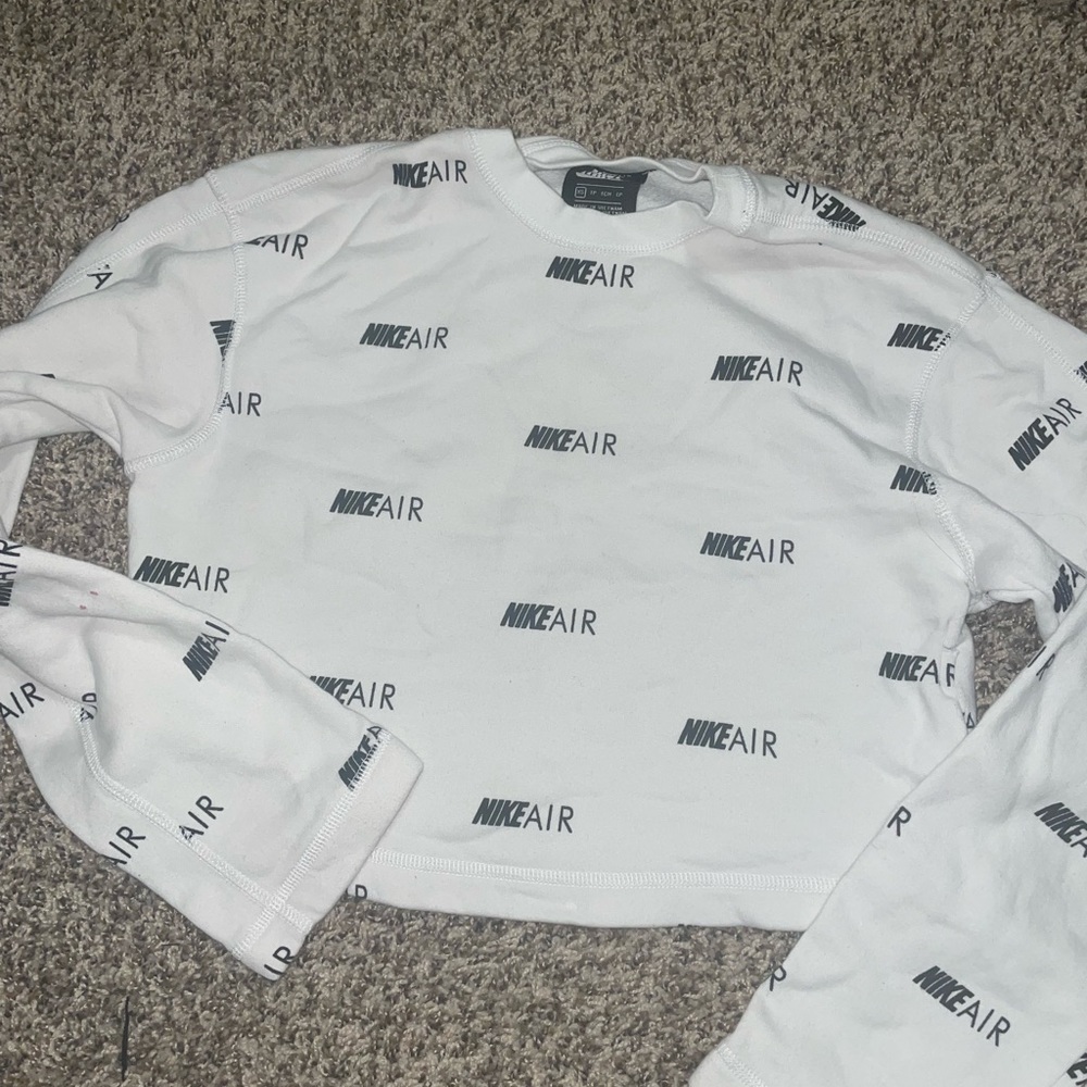 Cropped Nike air crew neck